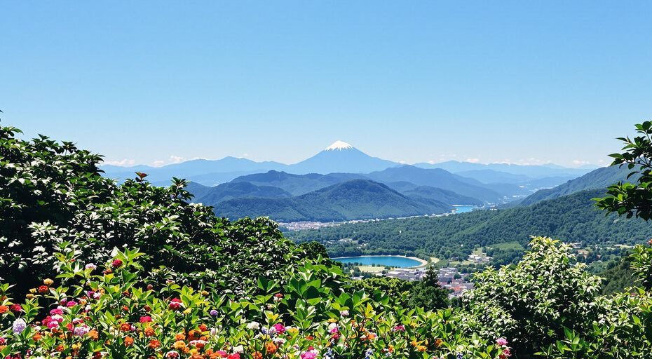 美しい自然の風景、緑と山々が広がる